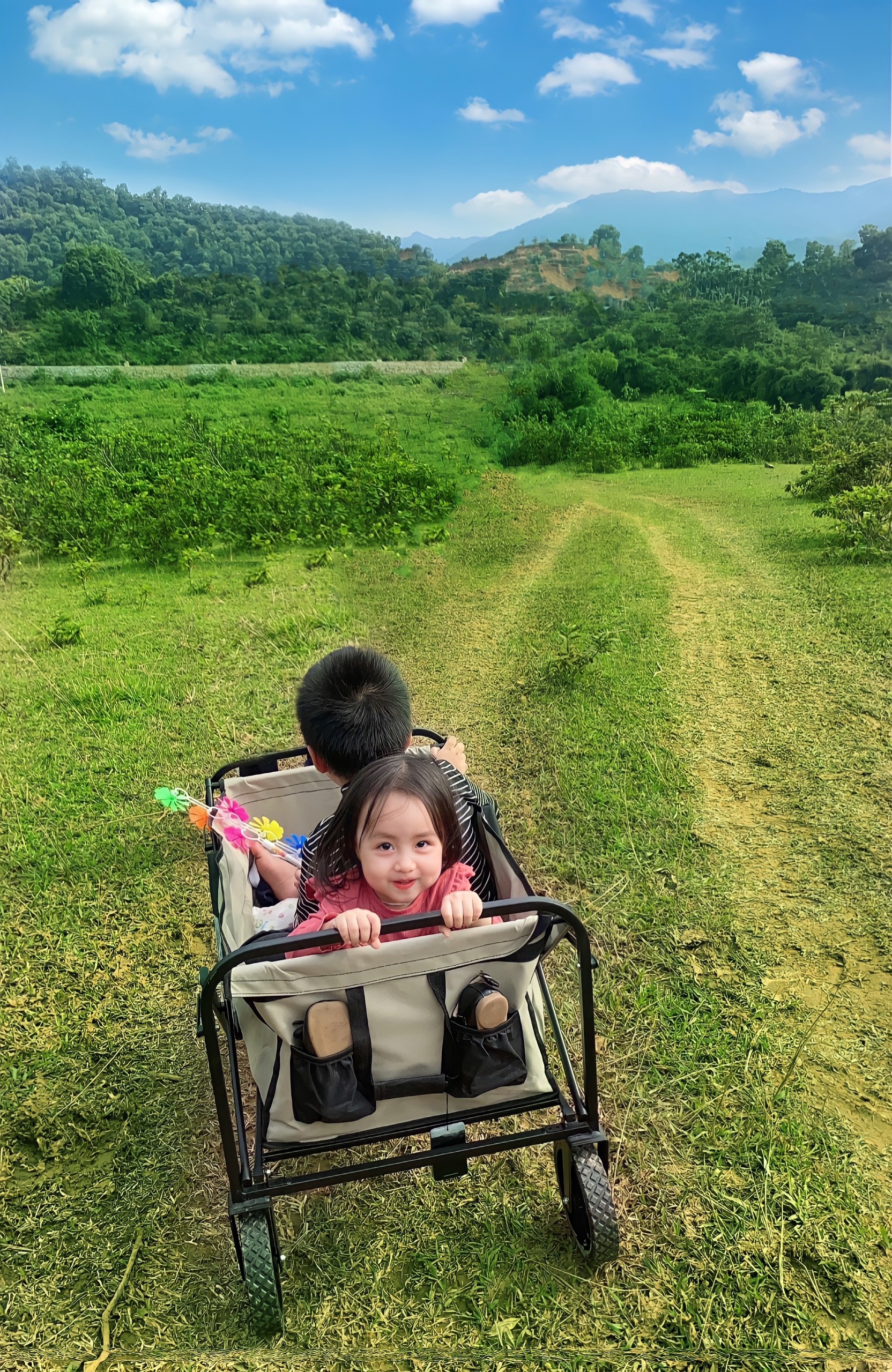 Vợ chồng trẻ cho con đi cắm trại để tận hưởng cuộc sống ảnh 3 Vo chong tre cho con di cam trai de tan huong cuoc song anh 3