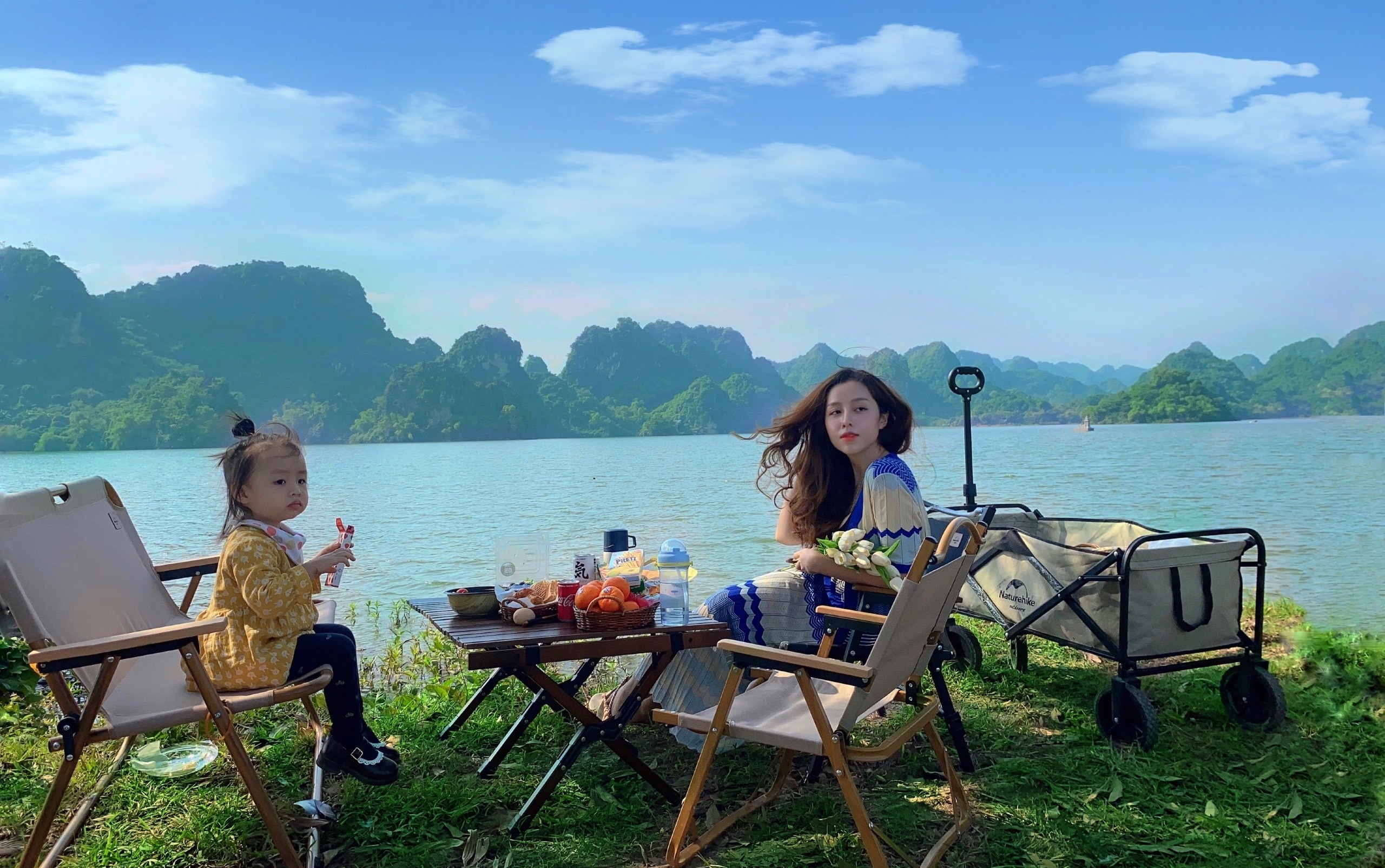 Vợ chồng trẻ cho con đi cắm trại để tận hưởng cuộc sống ảnh 5 Vo chong tre cho con di cam trai de tan huong cuoc song anh 5