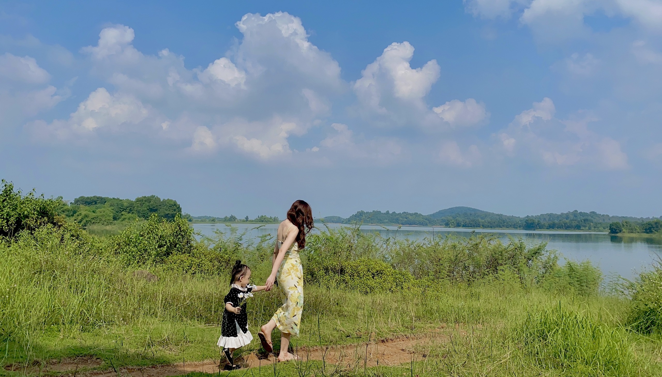 Vợ chồng trẻ cho con đi cắm trại để tận hưởng cuộc sống ảnh 4 Vo chong tre cho con di cam trai de tan huong cuoc song anh 4