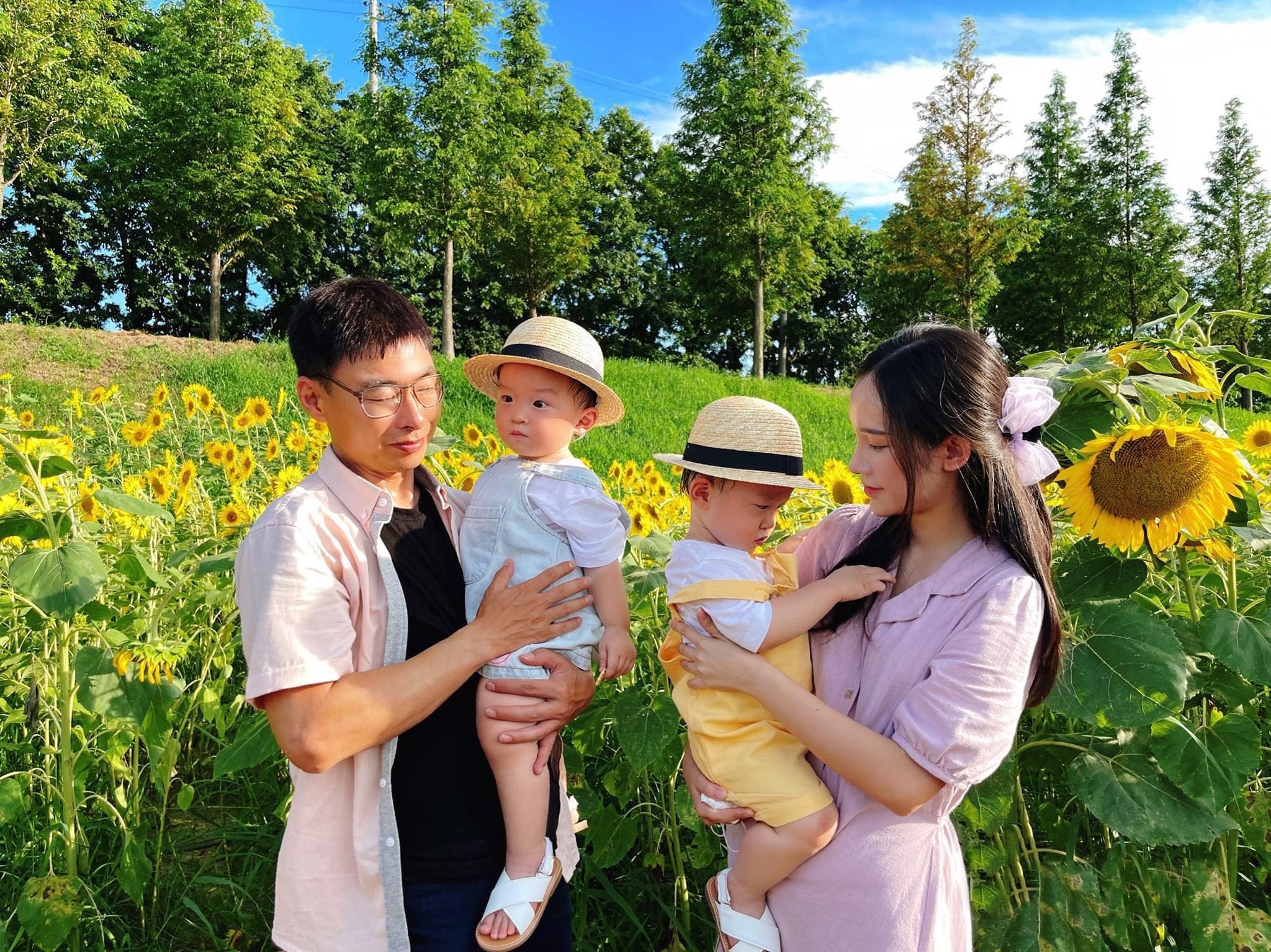 Vo Viet chong Han dua con di cam trai anh 1