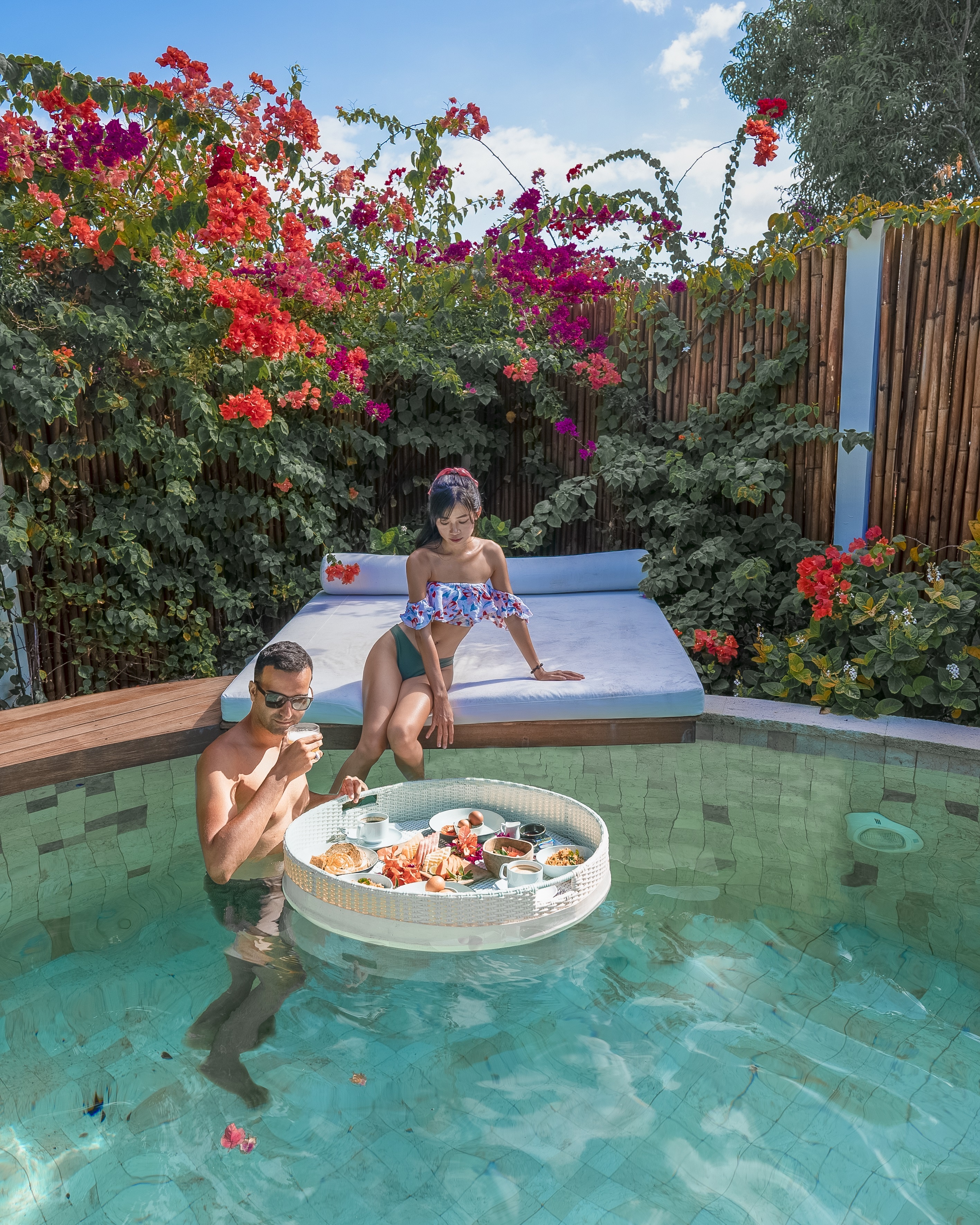 Chuyen bay 30 tieng den Phuket trong dich cua cap doi Viet - My anh 7