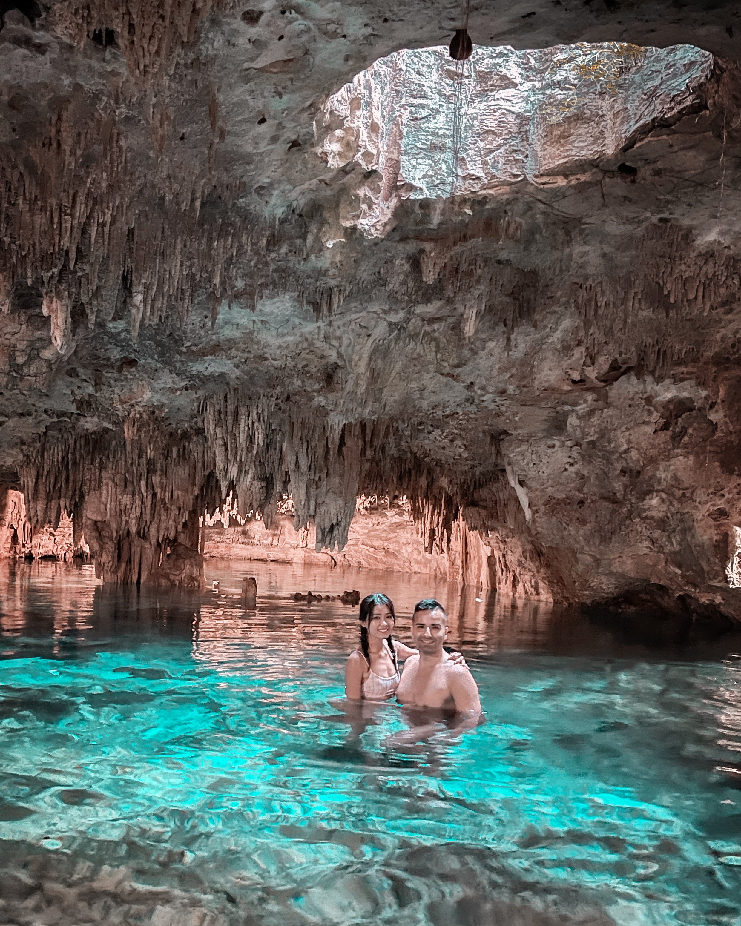 Chuyen bay 30 tieng den Phuket trong dich cua cap doi Viet - My anh 11