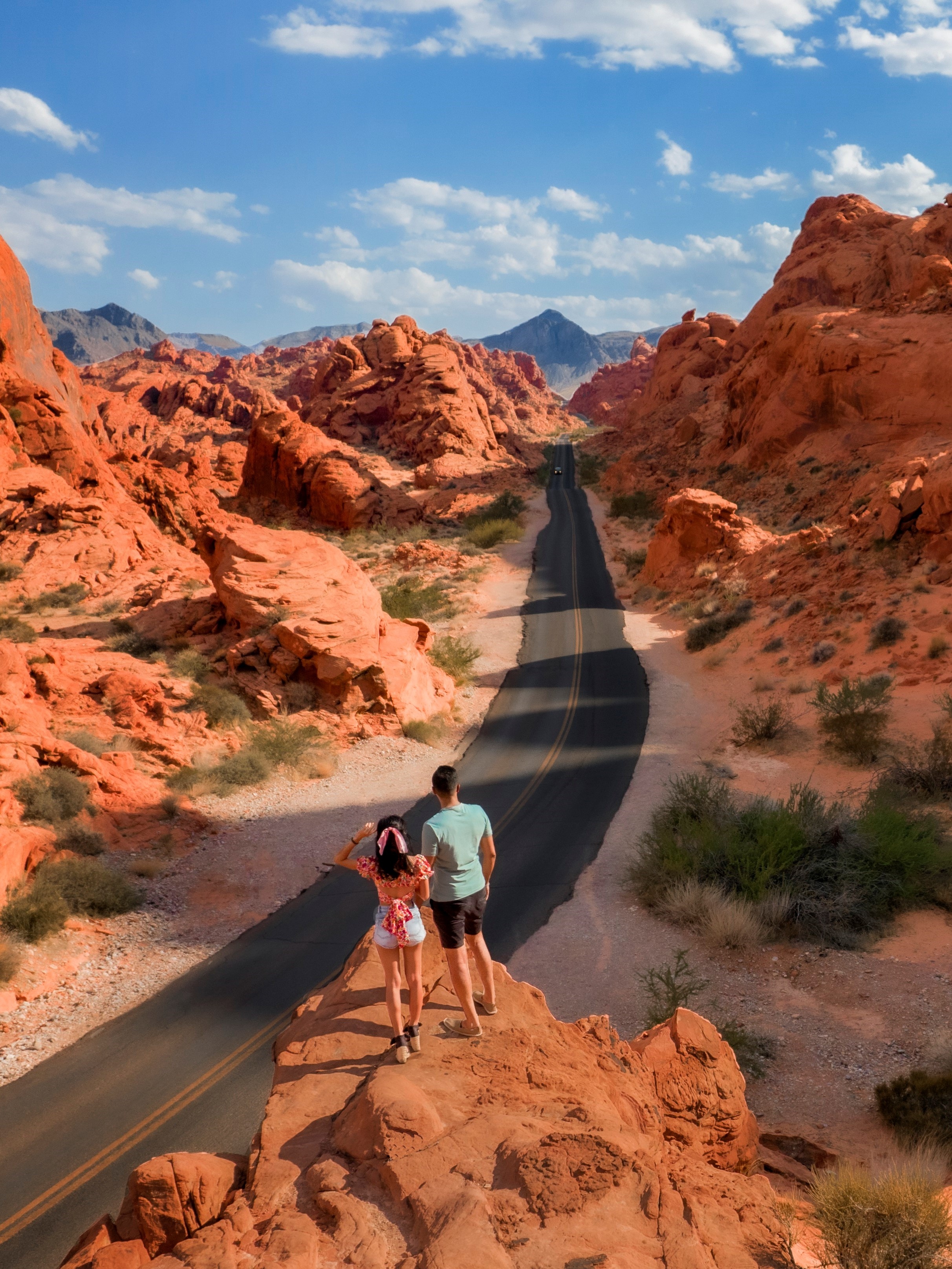 Chuyen bay 30 tieng den Phuket trong dich cua cap doi Viet - My anh 2