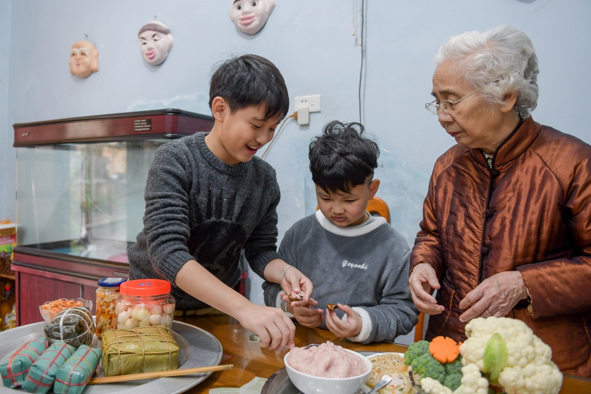Hinh anh phu nu trong quang cao Tet anh 3