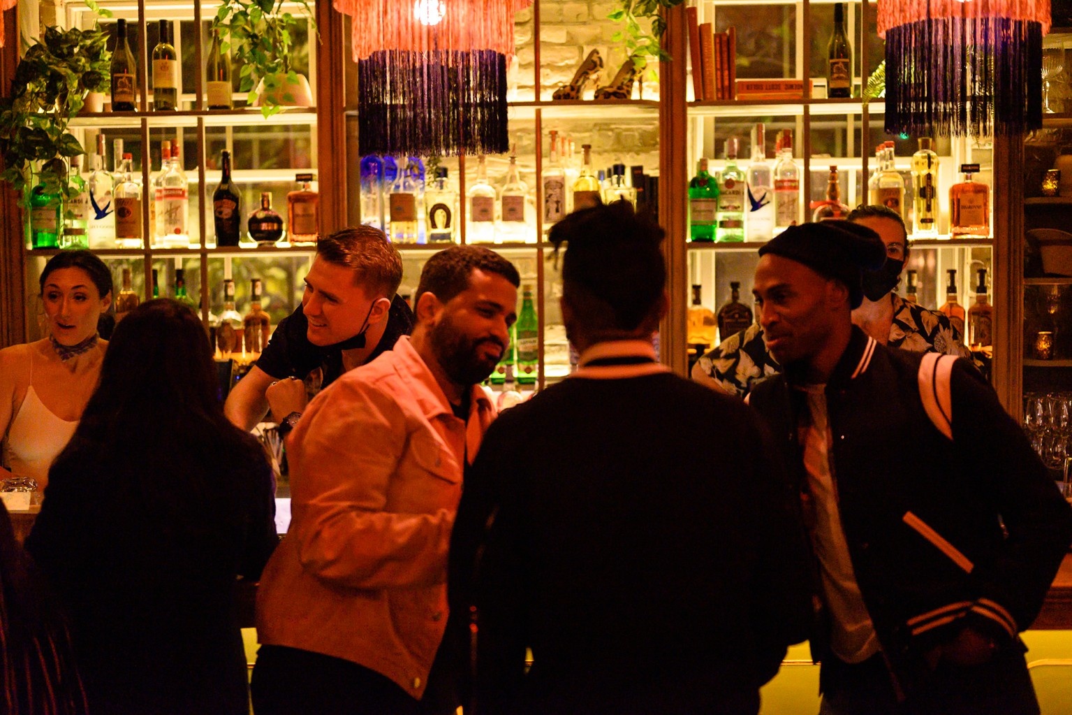 Nguoi New York tiec tung bi mat bat chap bien chung Omicron anh 2