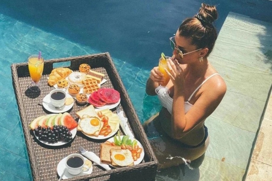 Bi chui boi vi di du lich trong dich hinh anh