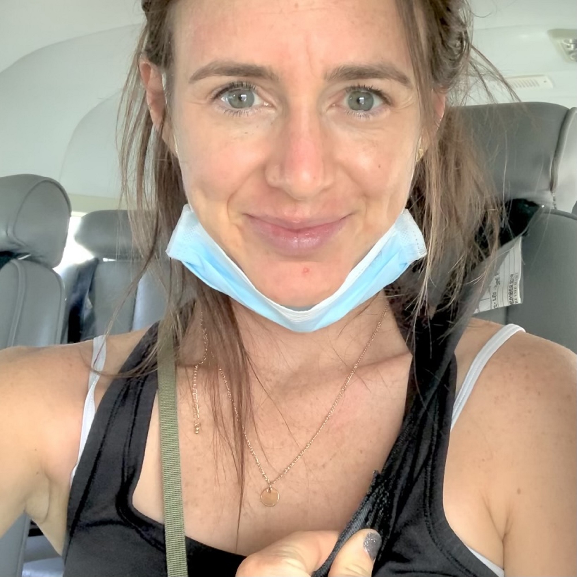 Bi chui boi vi di du lich trong dich anh 1