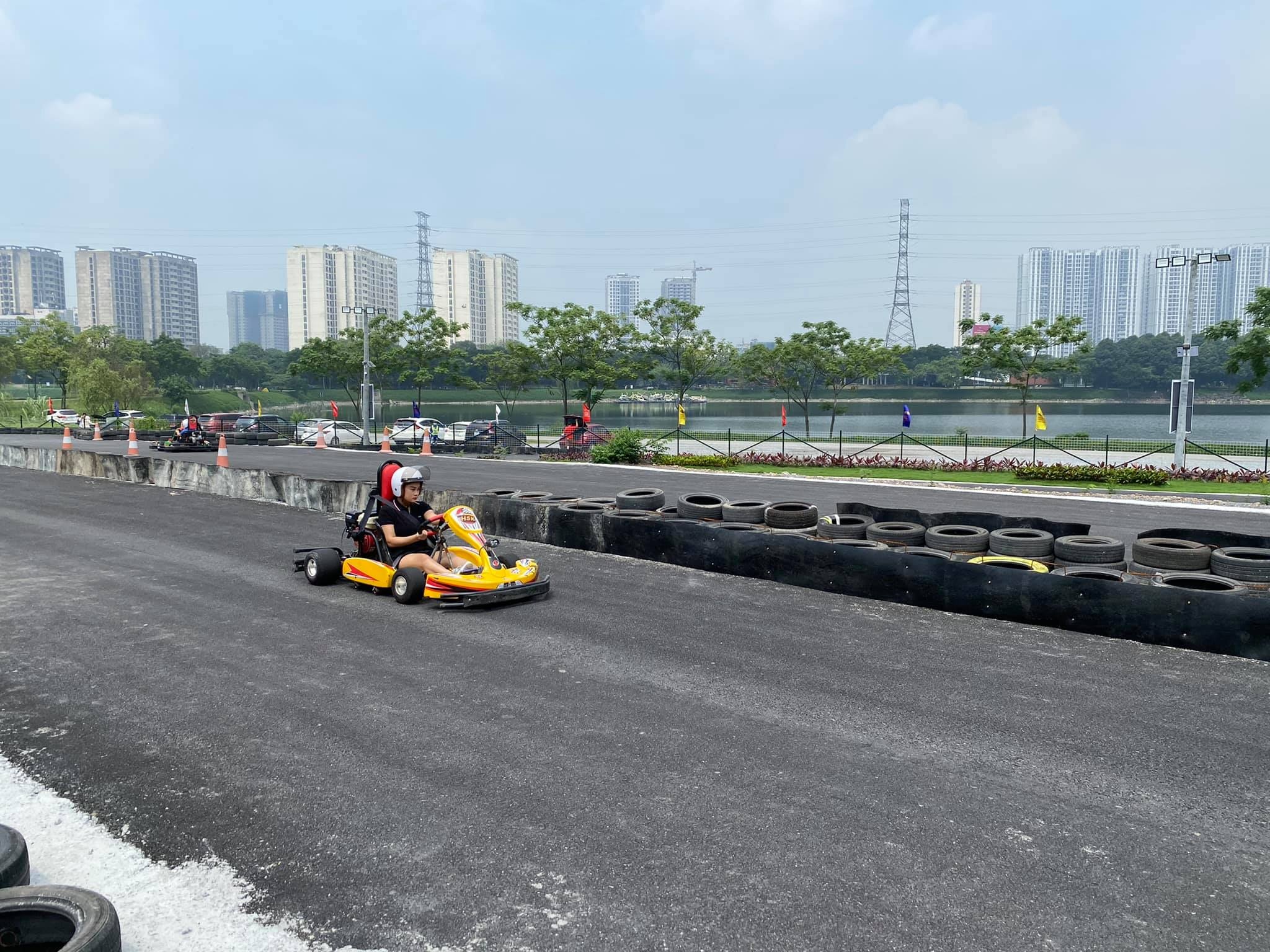 Dia diem vui choi moi mo lai 2 thang da phai tiep tuc dong cua anh 2