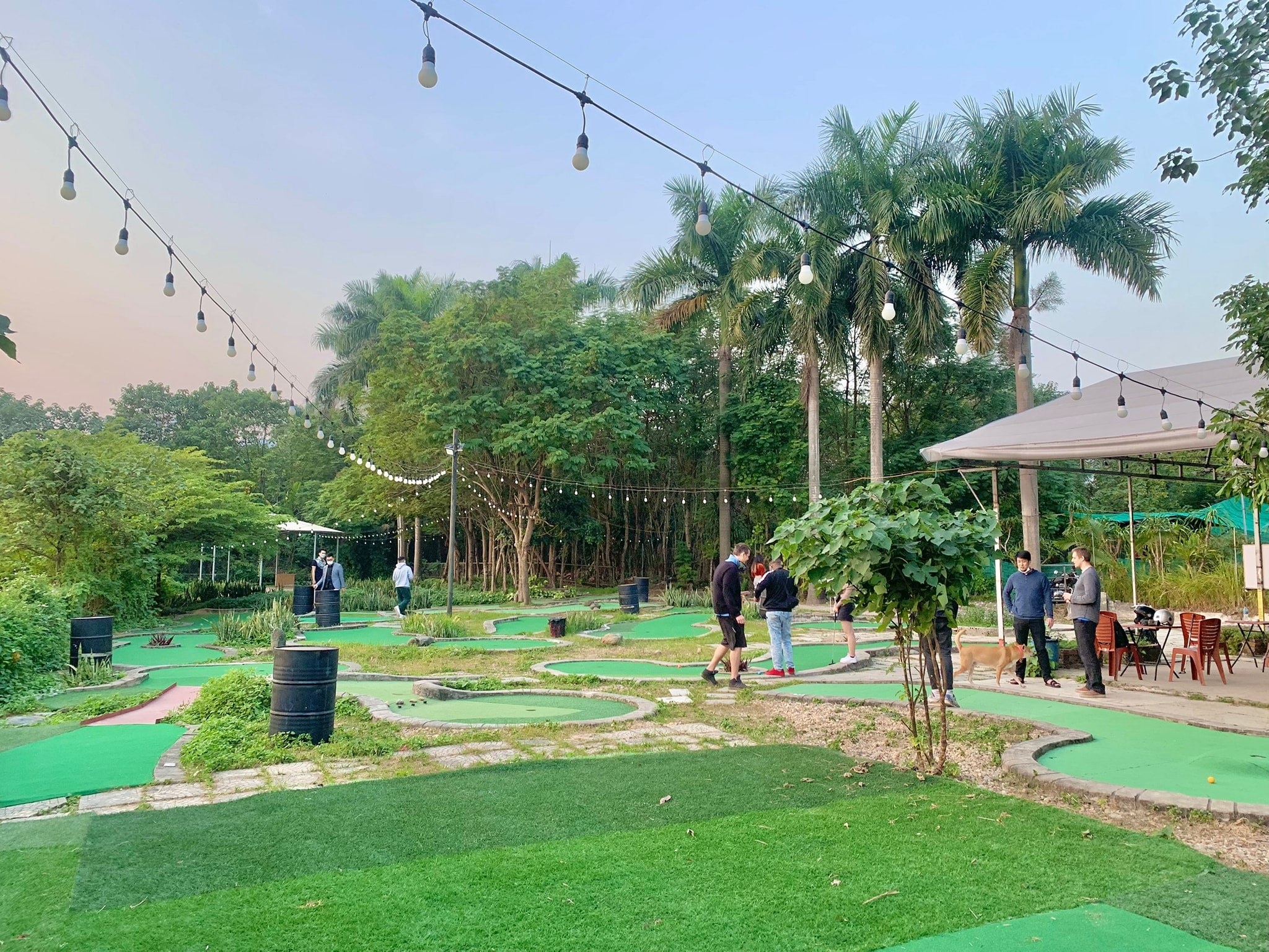 Dia diem vui choi moi mo lai 2 thang da phai tiep tuc dong cua anh 3