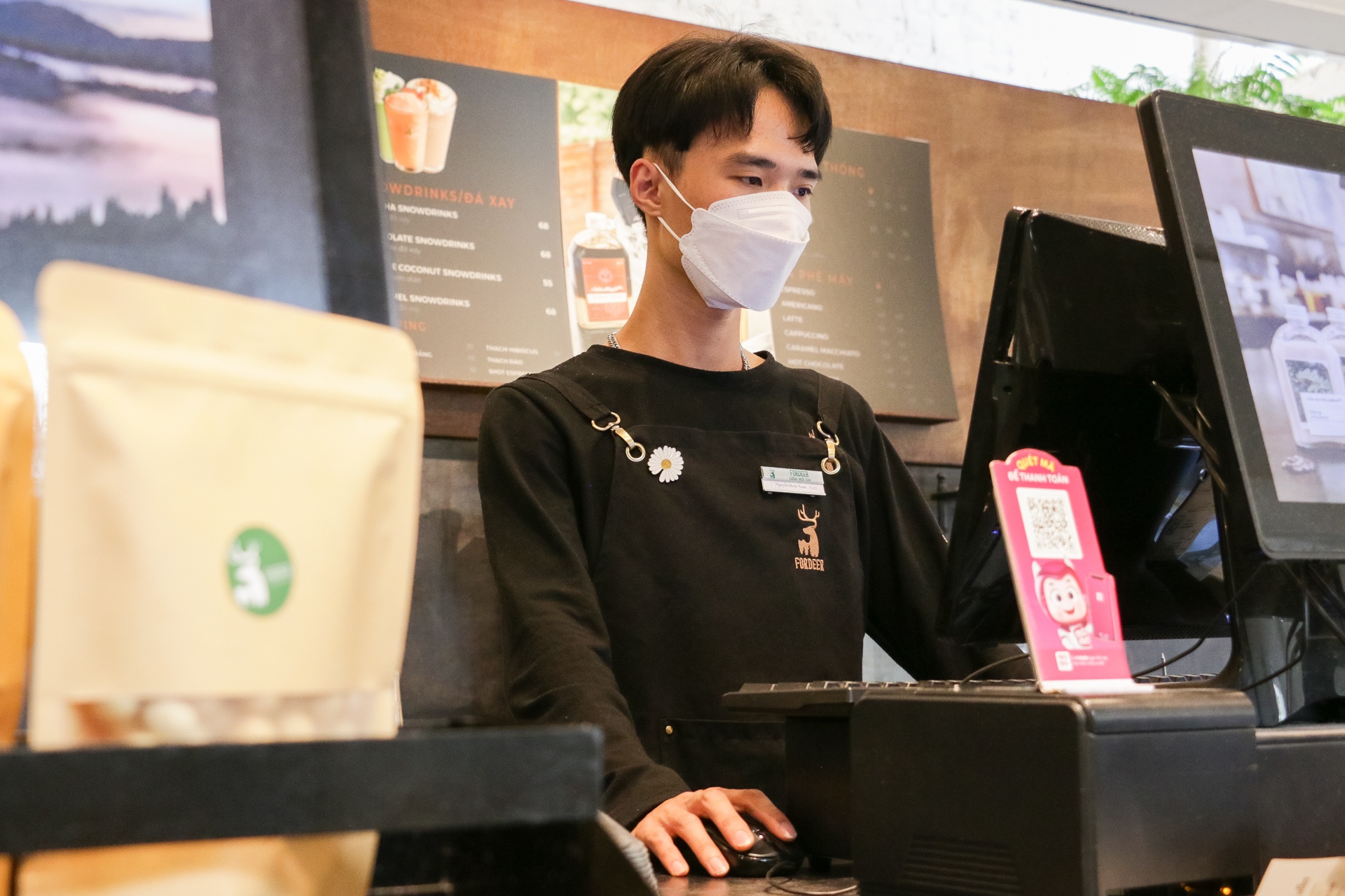 Dong cua quan nghi Tet som khi phai dung ban tai cho anh 2