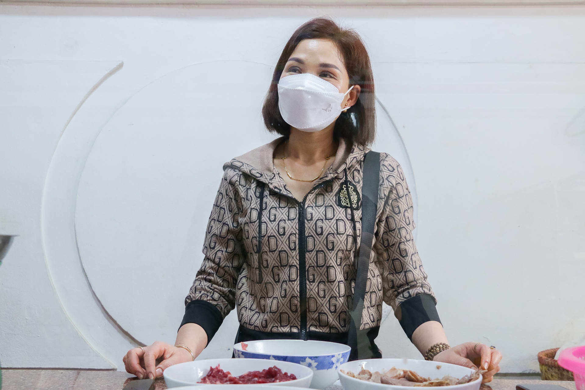 Dong cua quan nghi Tet som khi phai dung ban tai cho anh 4