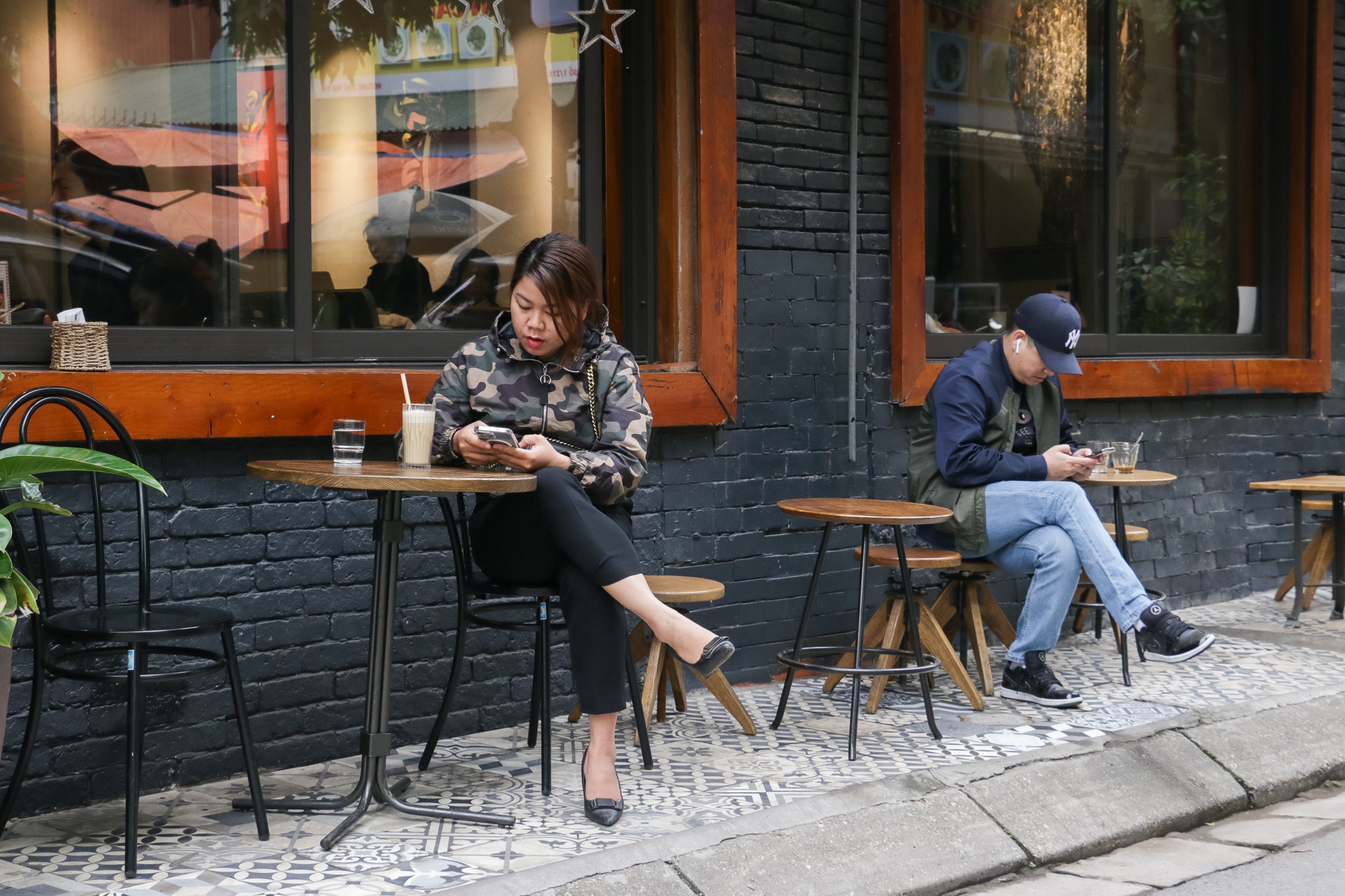 Dong cua quan nghi Tet som khi phai dung ban tai cho anh 8