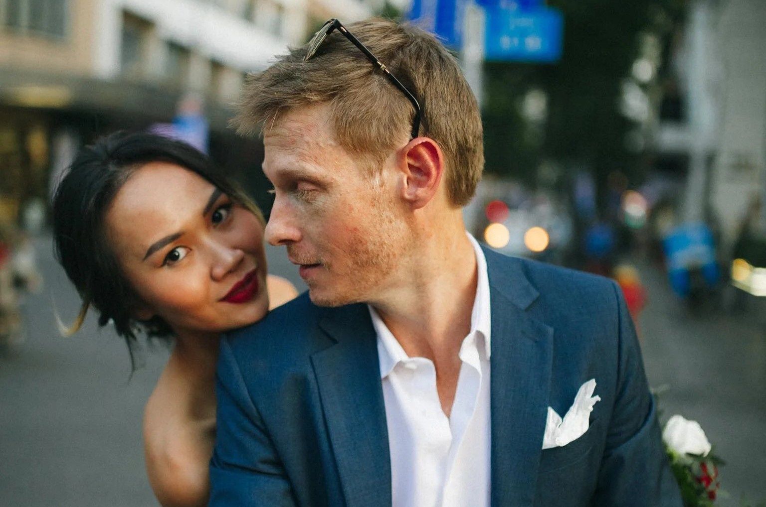 Vo Viet, chong Tay nen duyen nho app hen ho hinh anh