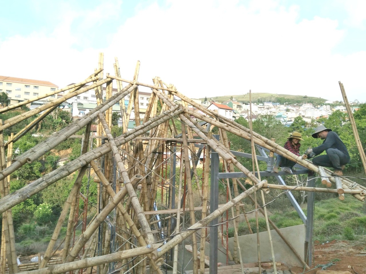 Bỏ phố về Đà Lạt dựng nhà bằng tre ảnh 7 Bo pho ve Da Lat dung nha bang tre anh 7