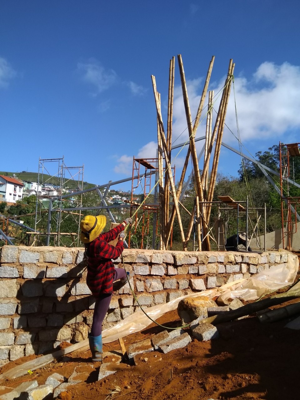 Bỏ phố về Đà Lạt dựng nhà bằng tre ảnh 6 Bo pho ve Da Lat dung nha bang tre anh 6