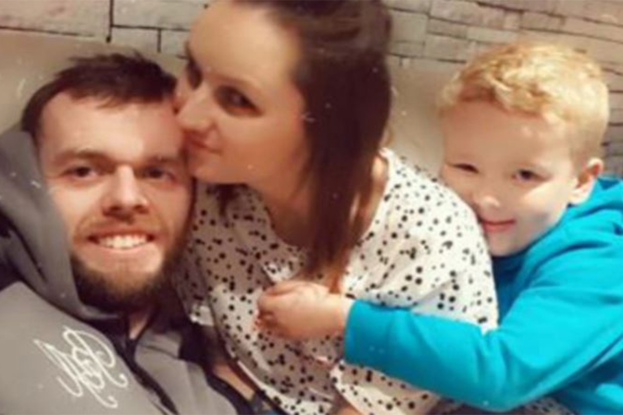 Cha me ke bao hanh tre em anh 3