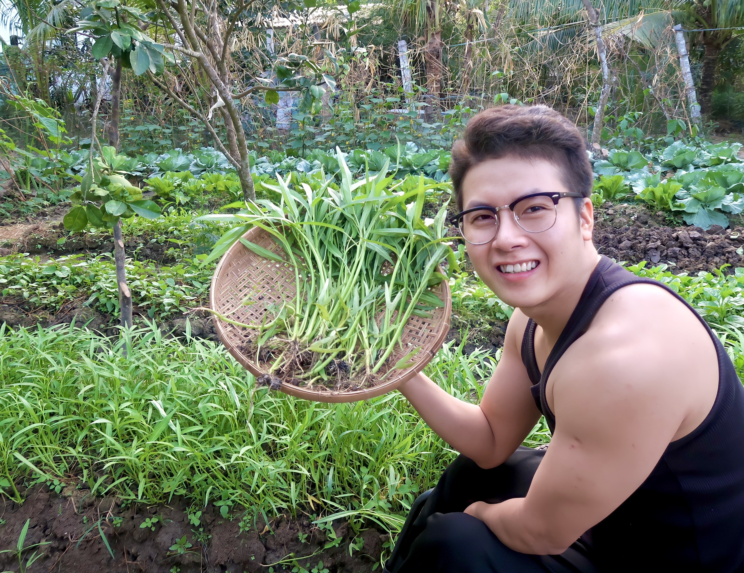 Khu vuon cua chang trai liet hai chan anh 4