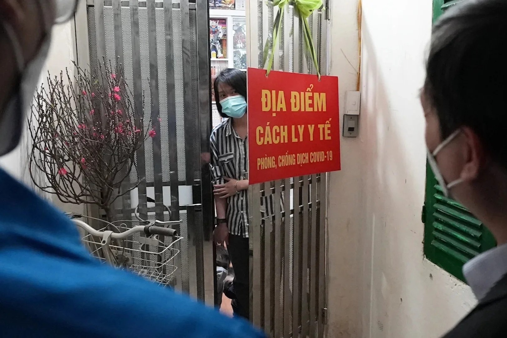 Phat hien mac Covid-19 khi chuan bi ve que an Tet hinh anh