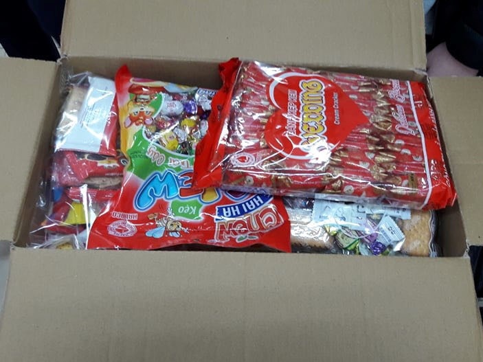 Gom bánh kẹo dư sau Tết tặng trẻ em vùng cao ảnh 7 Gom banh keo du sau Tet tang tre em vung cao anh 7