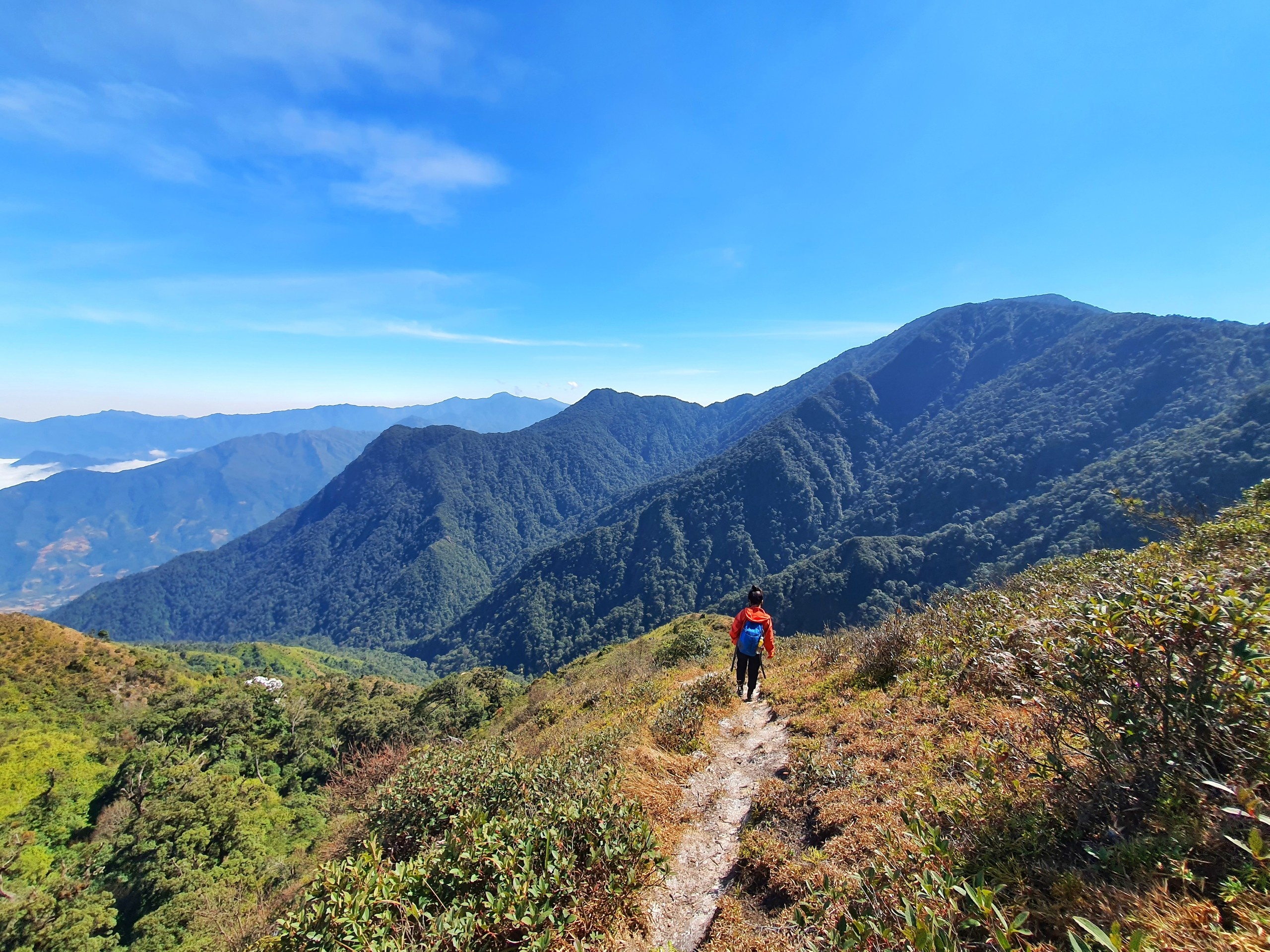 Trekking thay vi di nghi duong dau nam anh 9