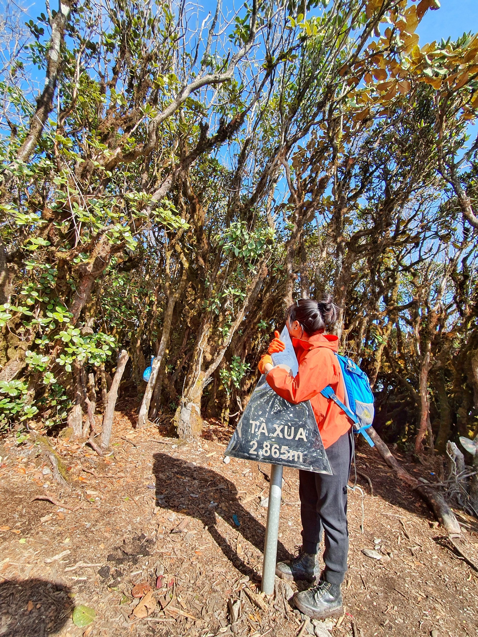 Trekking thay vi di nghi duong dau nam anh 10