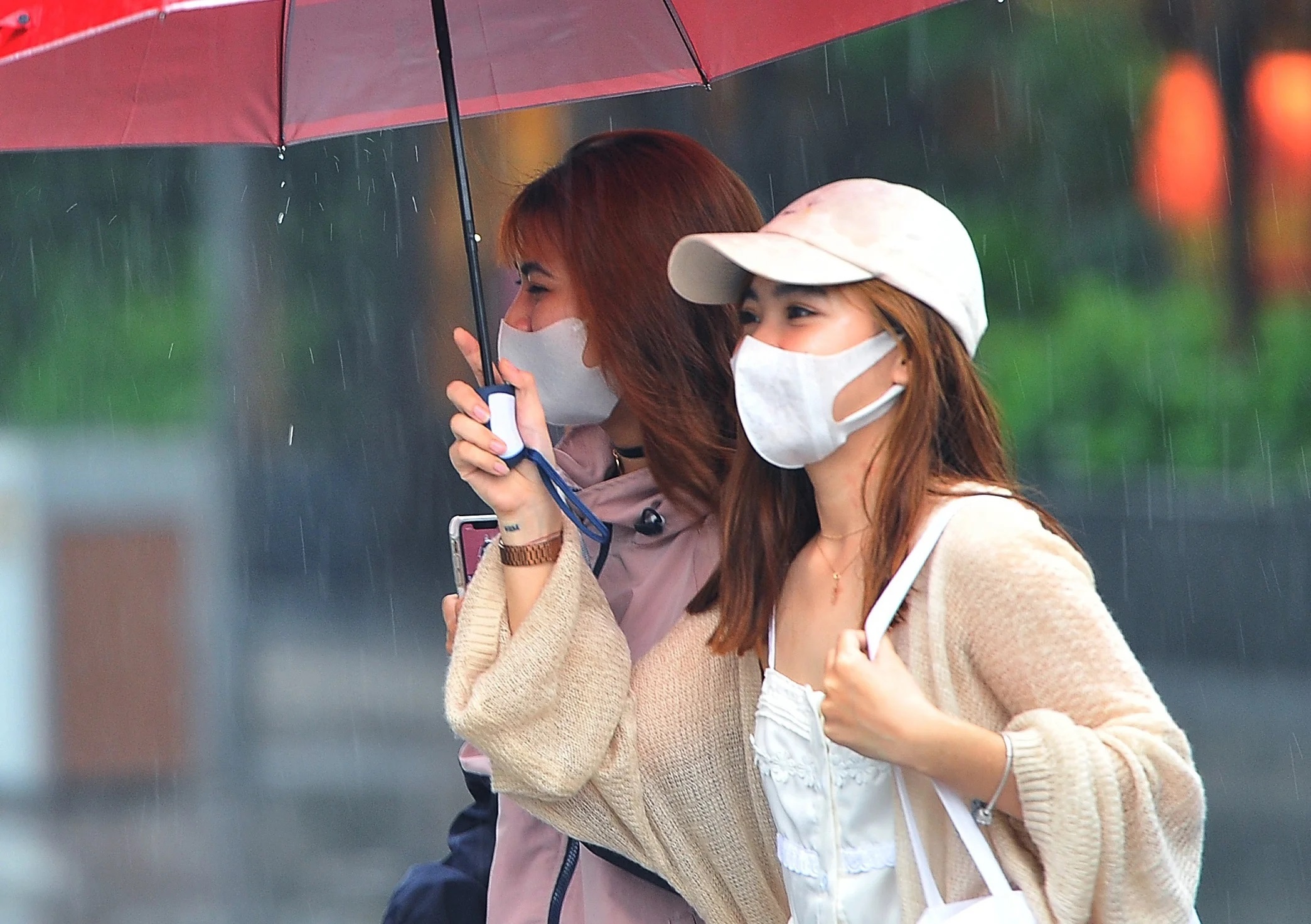 ‘Song sot’ qua thoi tiet nom am, ret buot o Ha Noi hinh anh