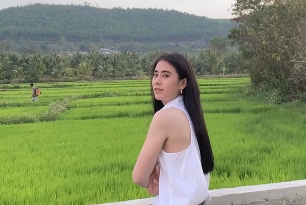 Co gai roi TP.HCM ve que trong dich, xay nha giua nui doi hinh anh