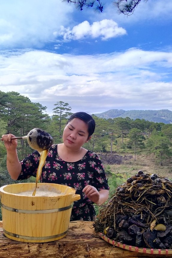 Rời quê lên Đà Lạt mở trang trại trồng dâu tây sạch ảnh 6 Roi que len Da Lat mo trang trai trong dau tay sach anh 6