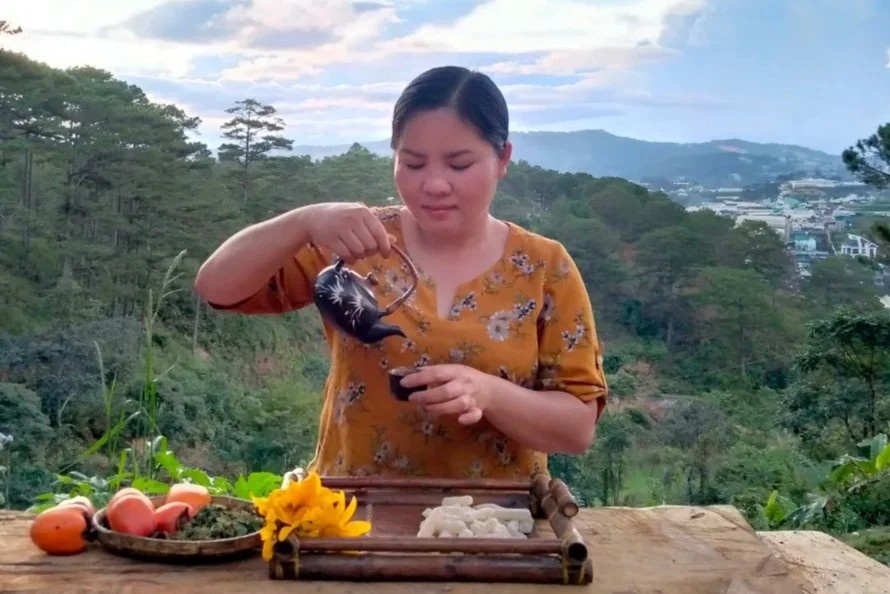 Roi que len Da Lat 20 nam, mo trang trai trong dau tay sach hinh anh