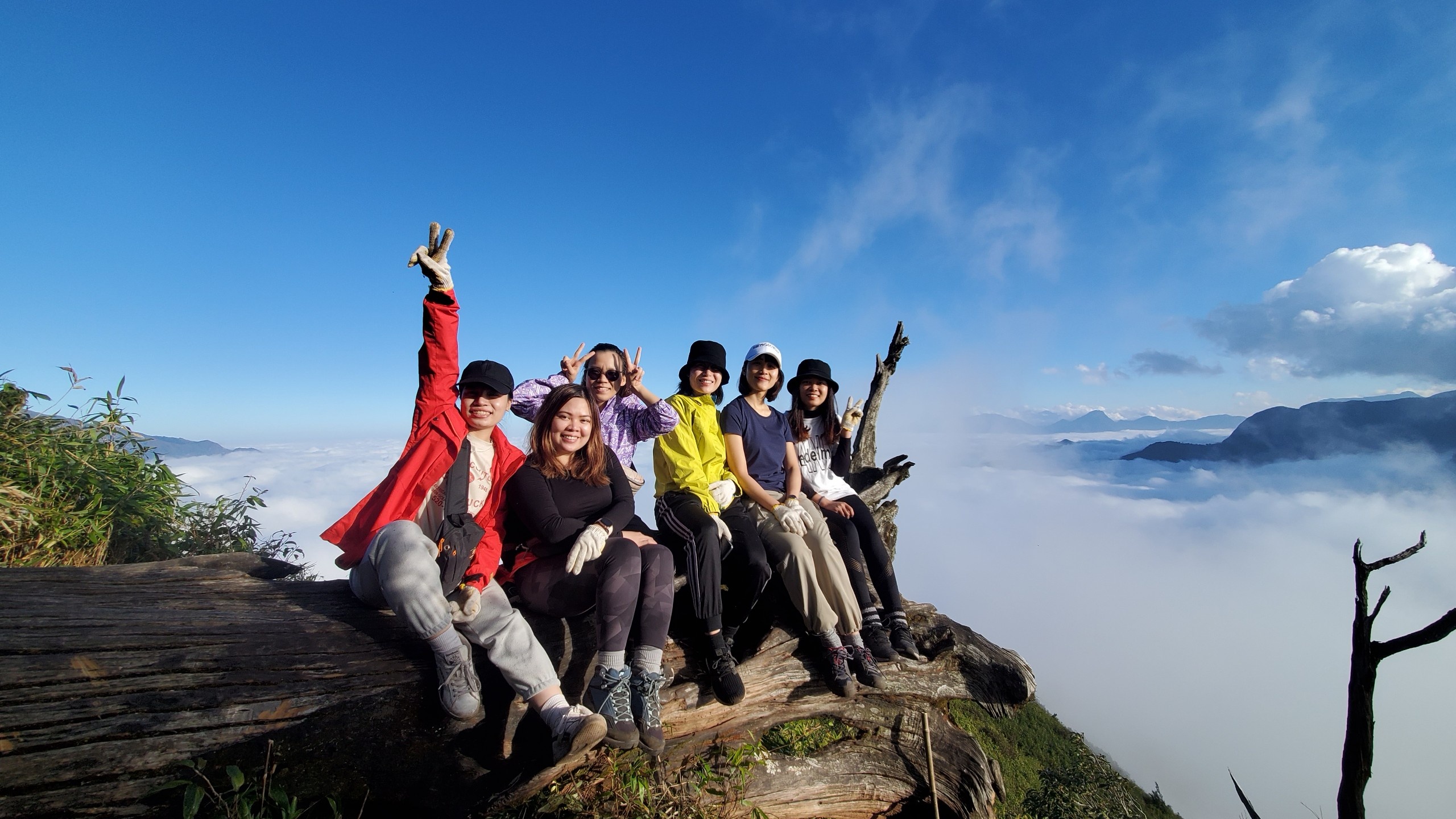 Dan trekking duoi suc hau Covid-19 anh 6