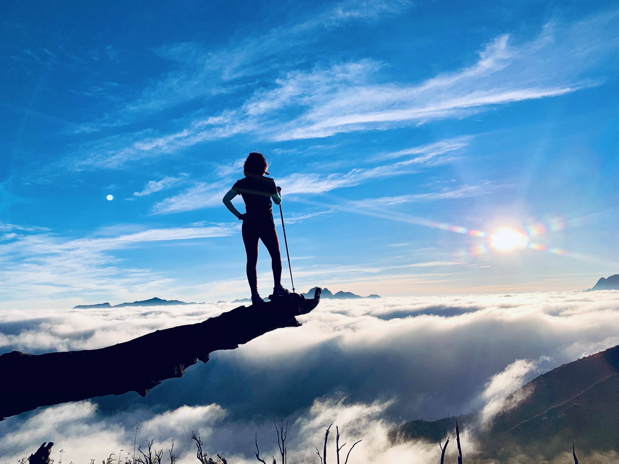 Dan trekking duoi suc hau Covid-19 anh 1