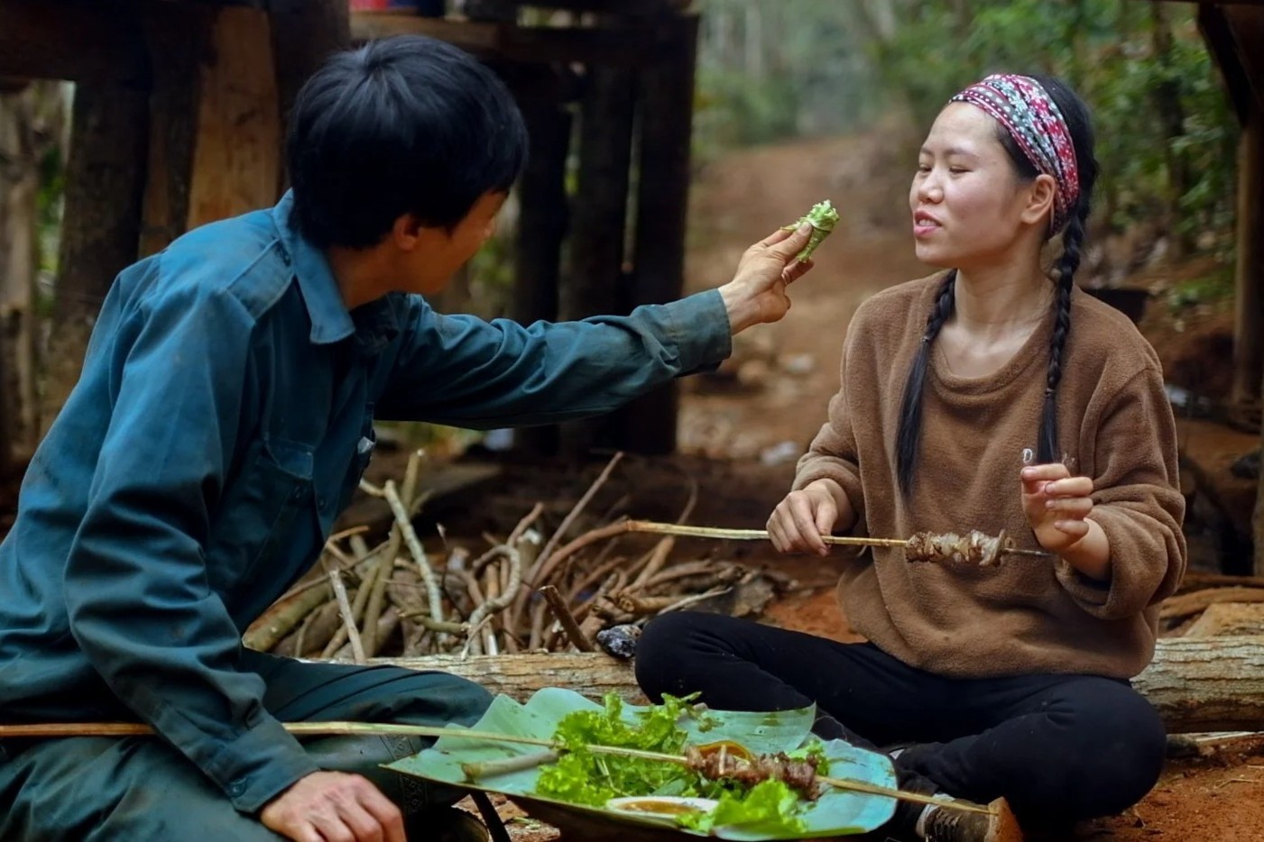 Vo ru chong bo pho ve que dung nha san, lam nong dan hinh anh