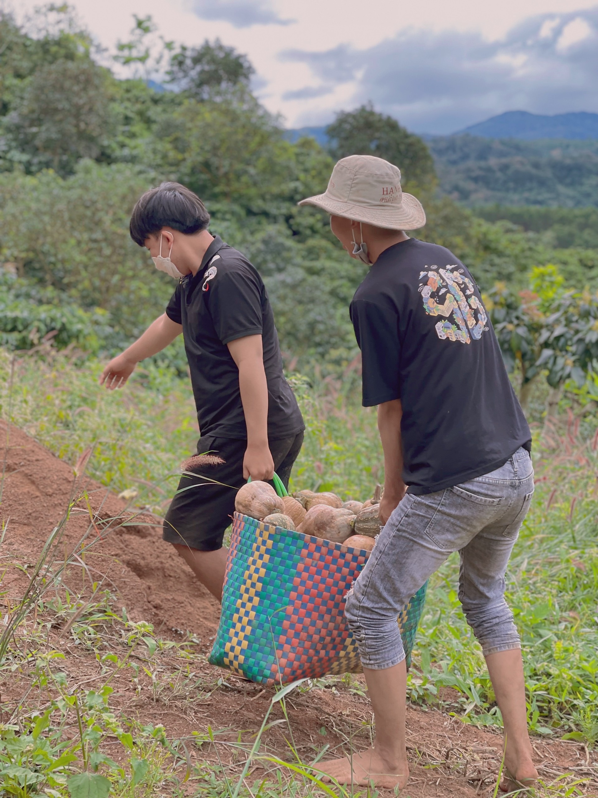 Bo pho ve que lam nong dan trong dich anh 5