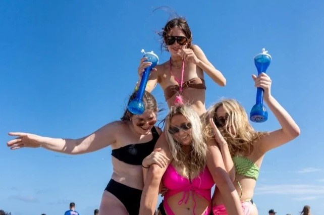 Noi lo bung dich trong mua tiec tung o My hinh anh