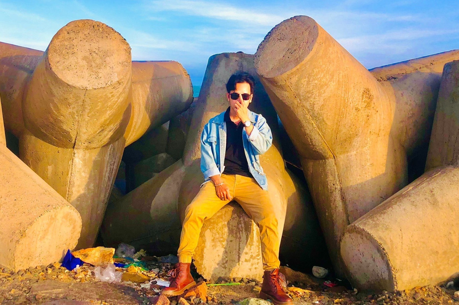 Chang trai mot minh di phuot xuyen Viet hinh anh