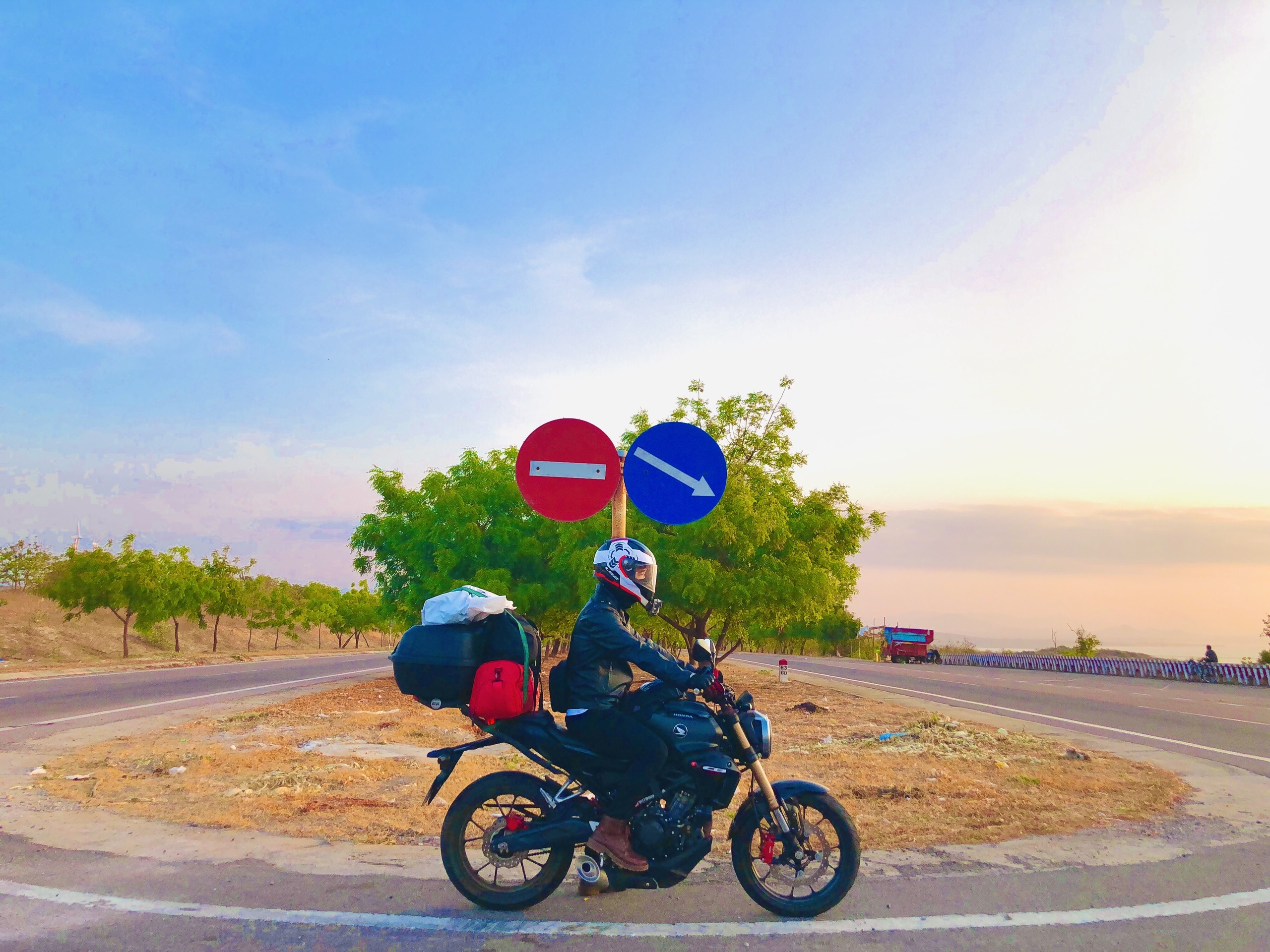 Chàng trai một mình đi phượt xuyên Việt ảnh 2 Chang trai mot minh di phuot xuyen Viet anh 2