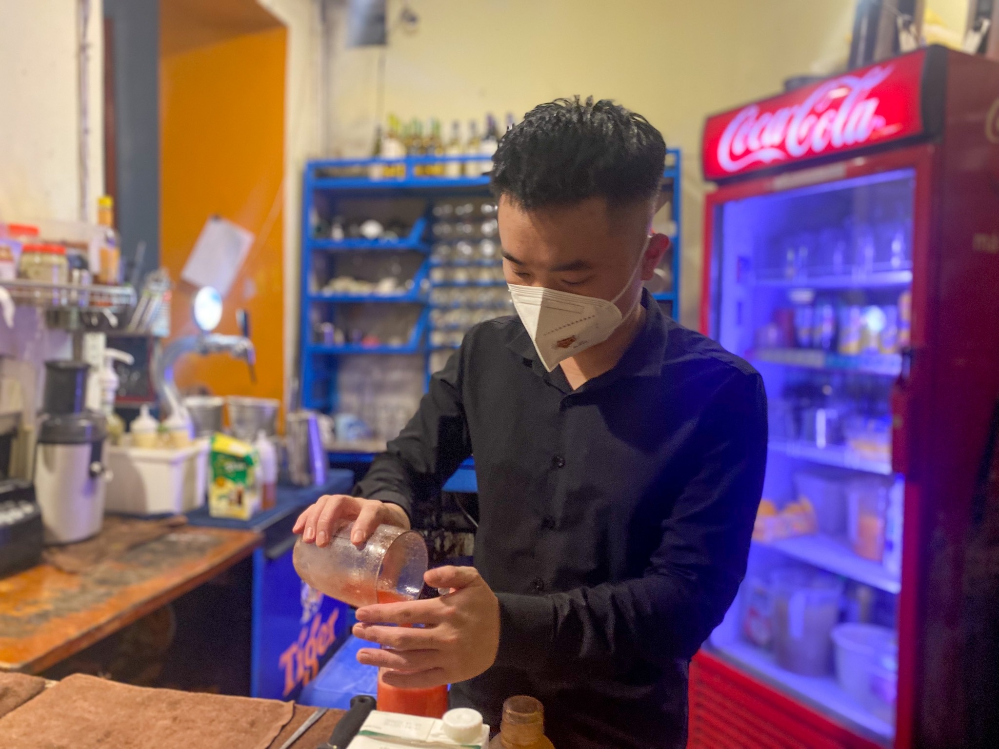 Cuộc sống về đêm ngày càng đắt đỏ ảnh 6 Cuoc song ve dem ngay cang dat do anh 6