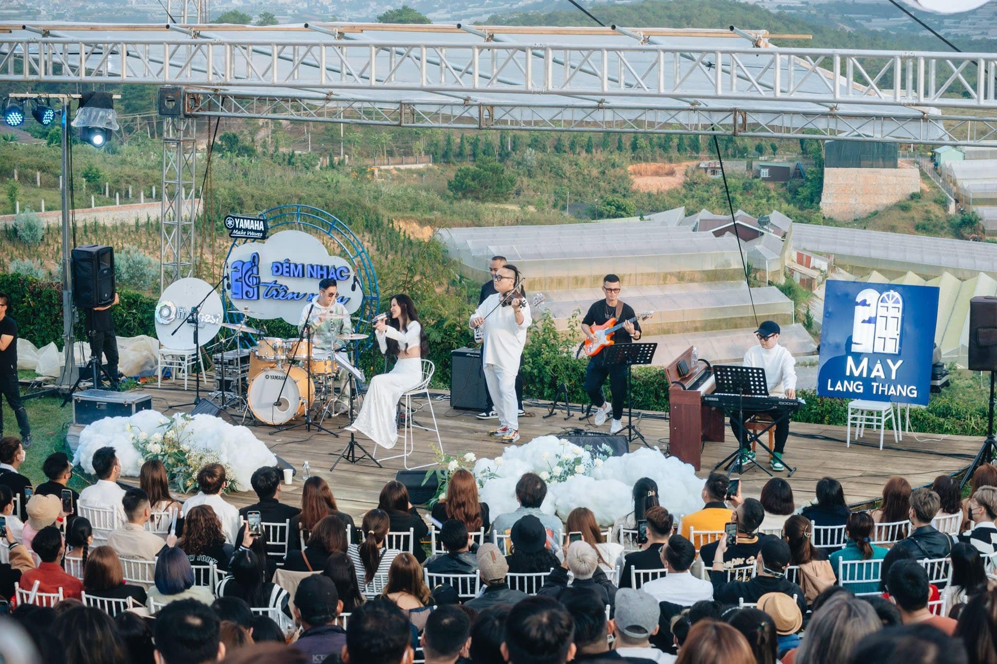 Du lich ket hop xem show nhac anh 9