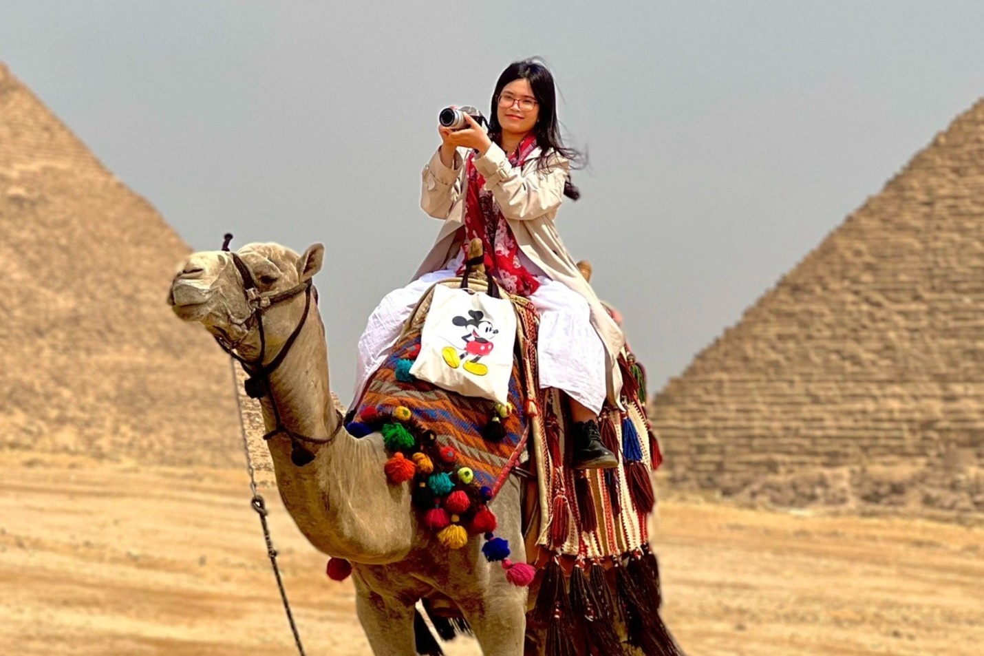 Co gai Viet o Dubai mot minh du lich Ai Cap hinh anh