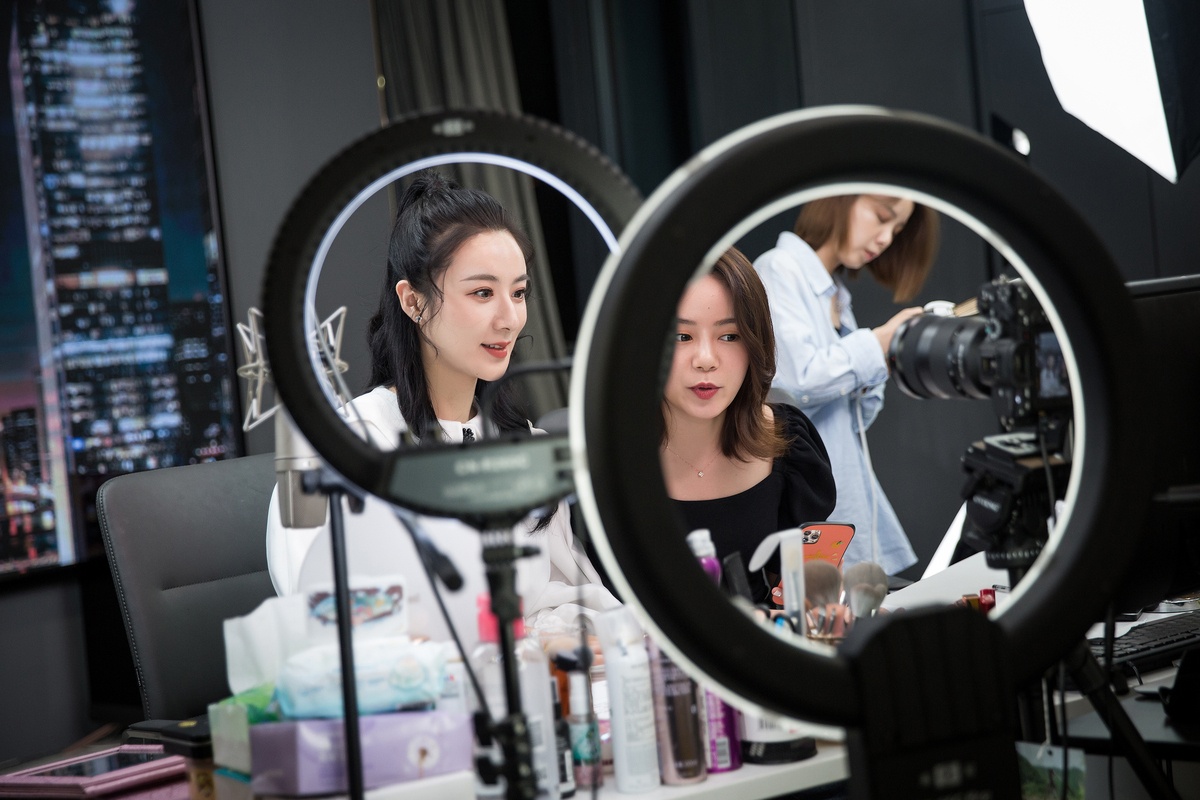 Nguoi tre Trung Quoc thoat khoi guong ‘ngoi may tinh,  song may lanh’ anh 3