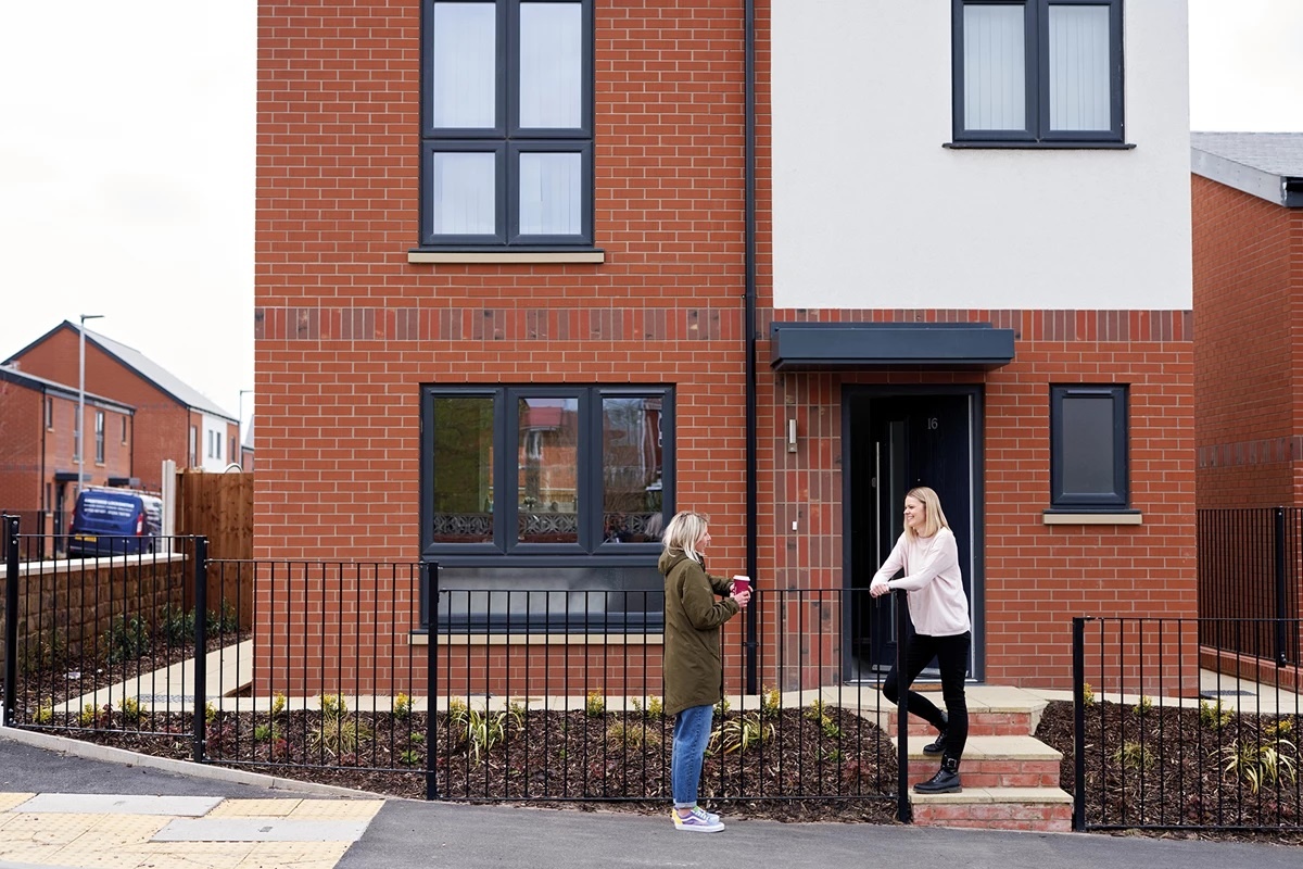 No nan chong chat vi gia thue nha dat do o Anh anh 2