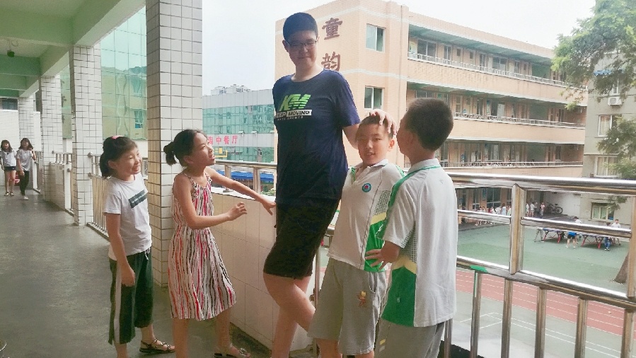 Ap luc chieu cao cua gioi tre Dong A anh 1