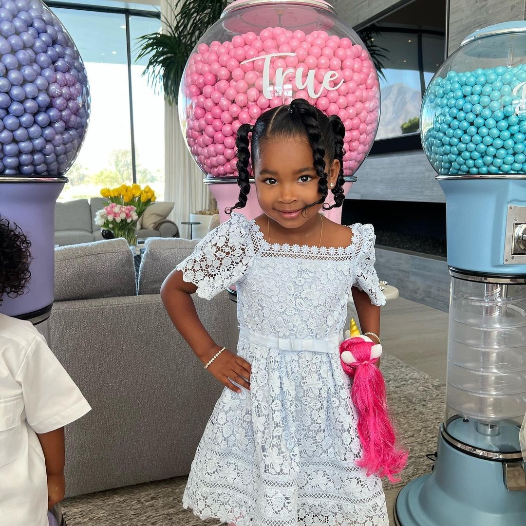 Đằng sau các bữa tiệc xa hoa của nhà Kardashian ảnh 2 Dang sau cac bua tiec xa hoa cua nha Kardashian anh 2