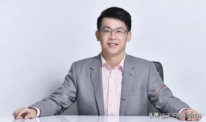 Ty phu tre nhat chau A co cuoc song kin tieng anh 1