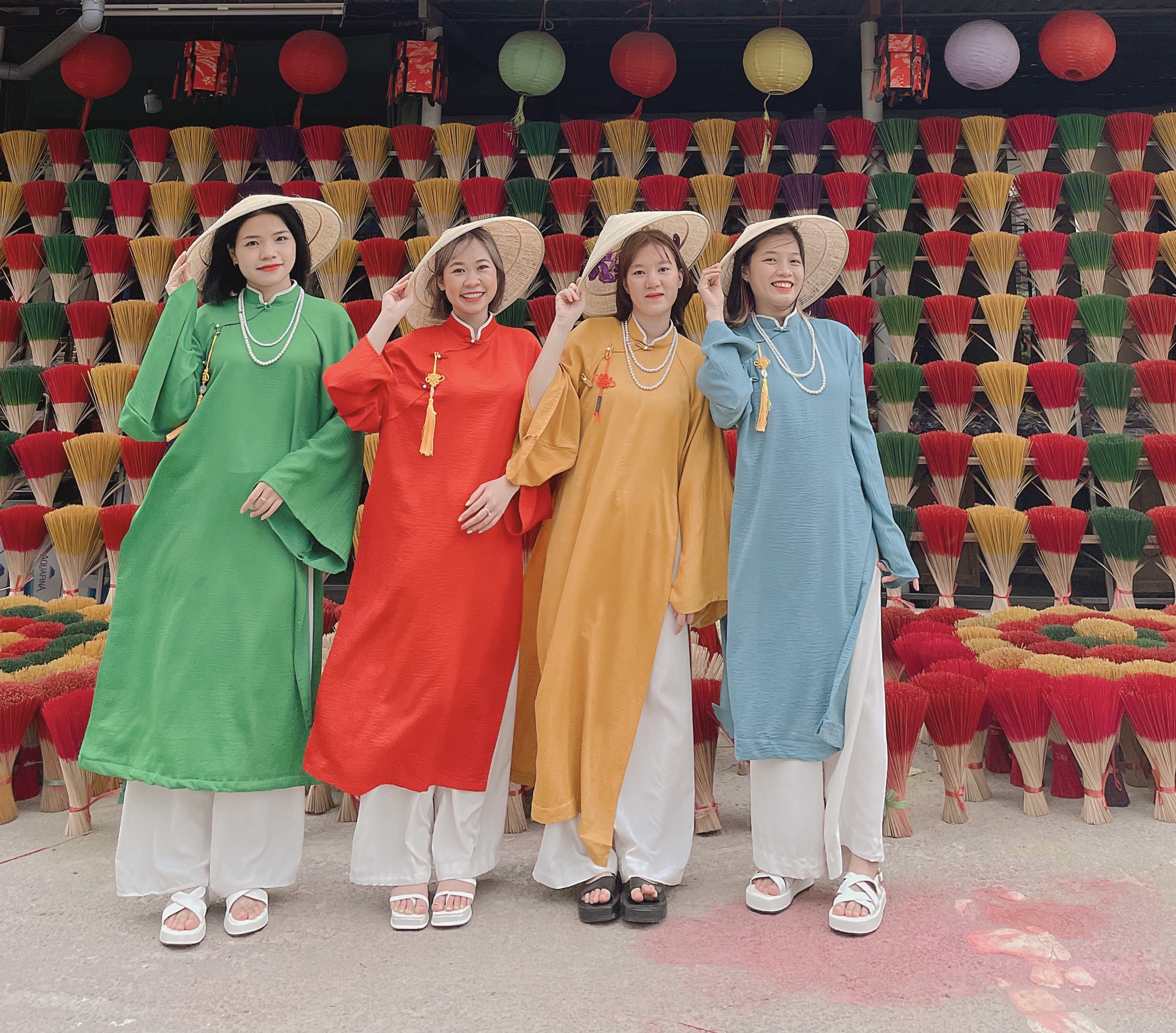 Du lich cung hoi ban than anh 11