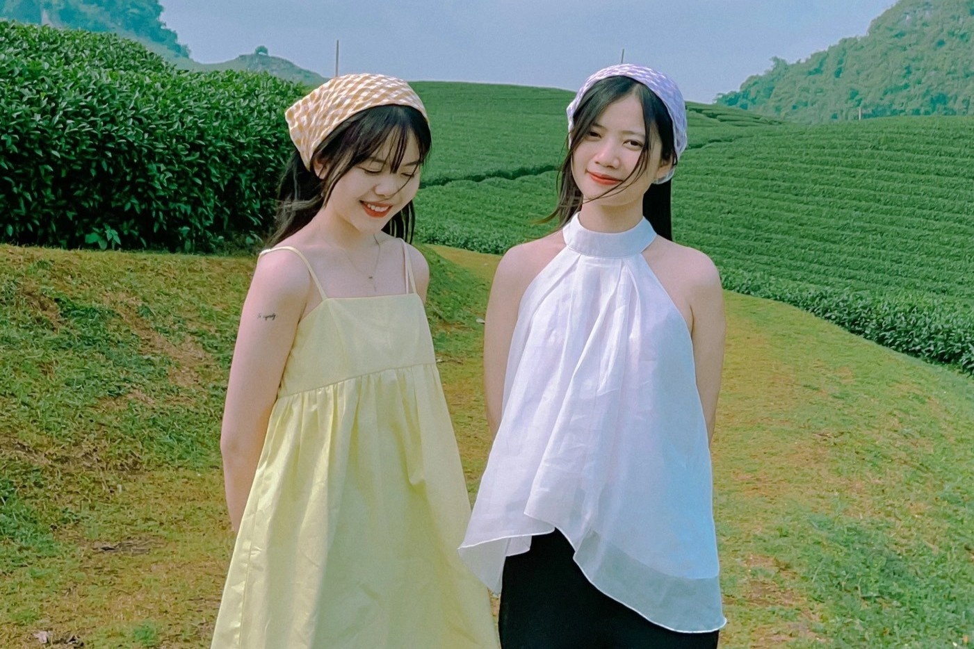 Dau tu trang phuc de song ao khi du lich hinh anh