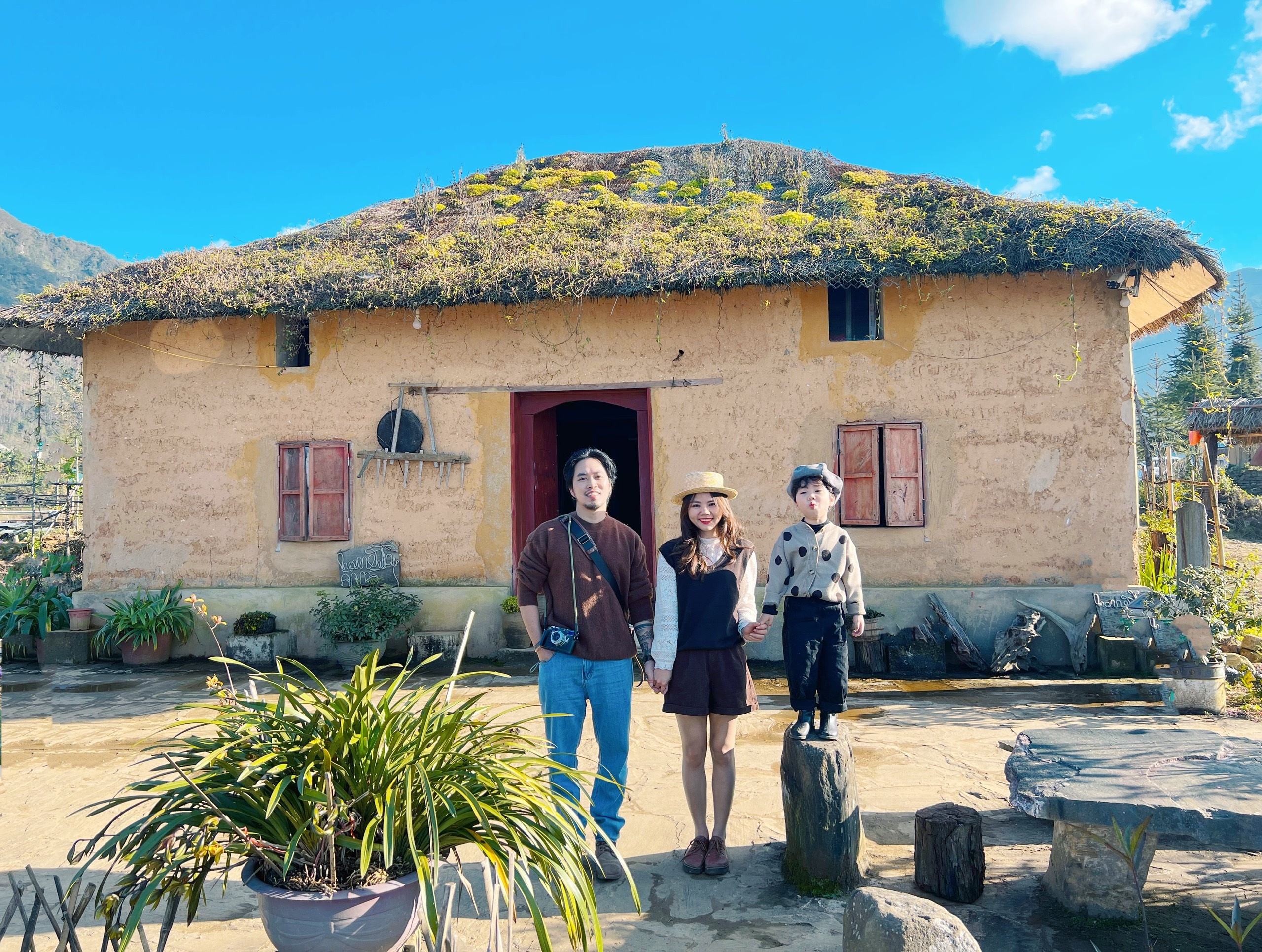 Vo chong nghi viec mot thang dua con di xuyen Viet anh 2