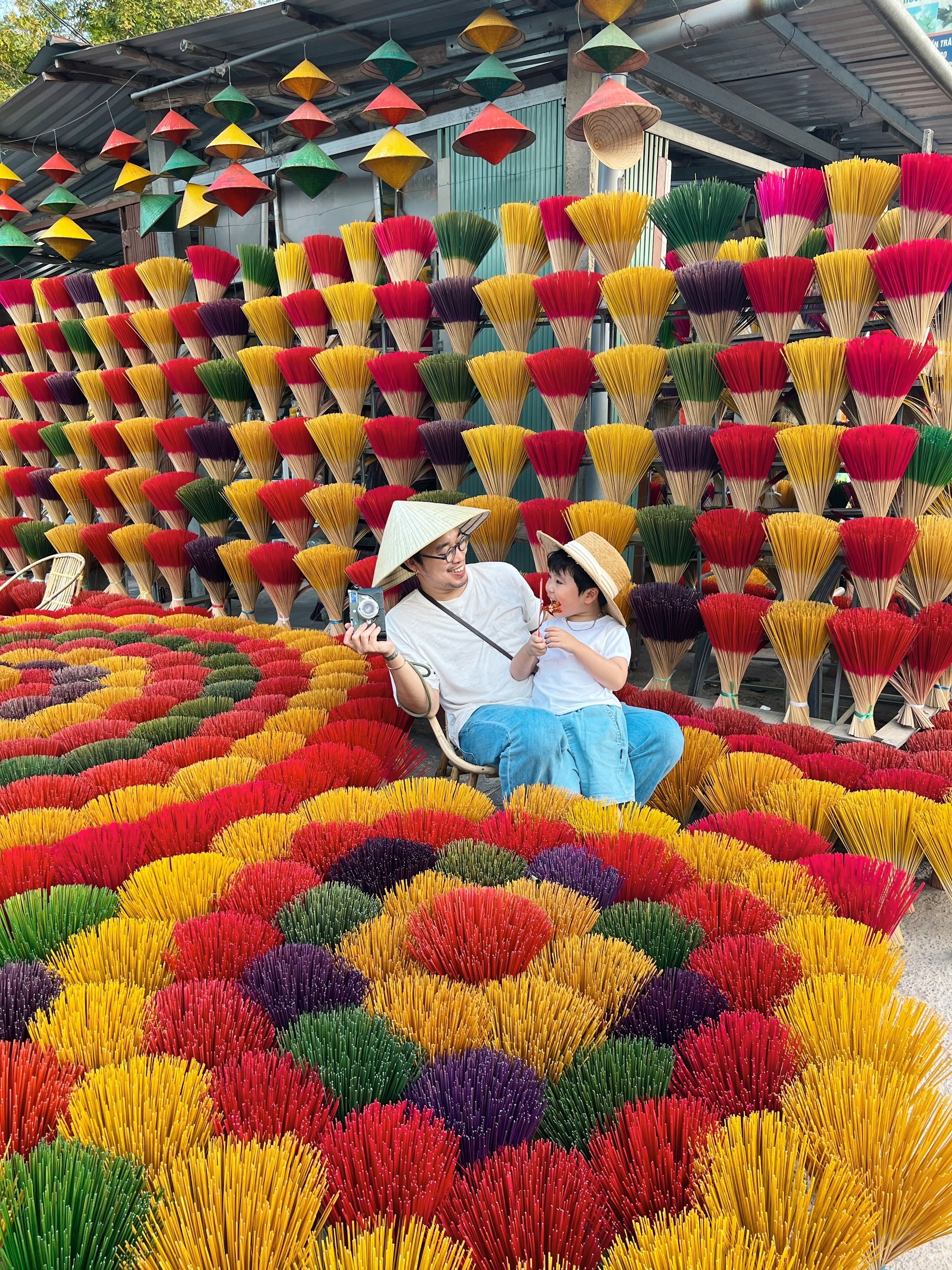 Vo chong nghi viec mot thang dua con di xuyen Viet anh 6