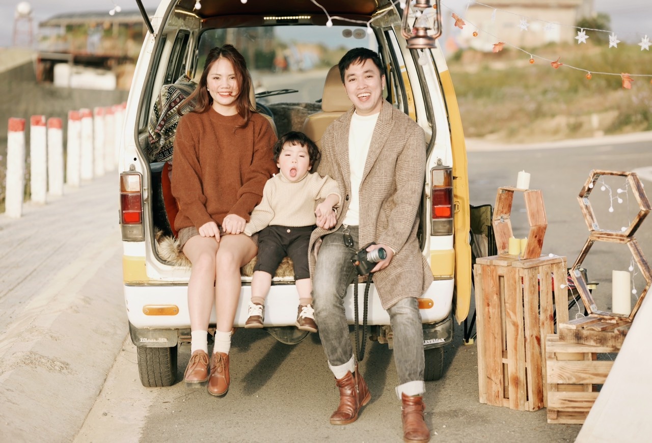 Vo chong nghi viec mot thang dua con di xuyen Viet anh 1