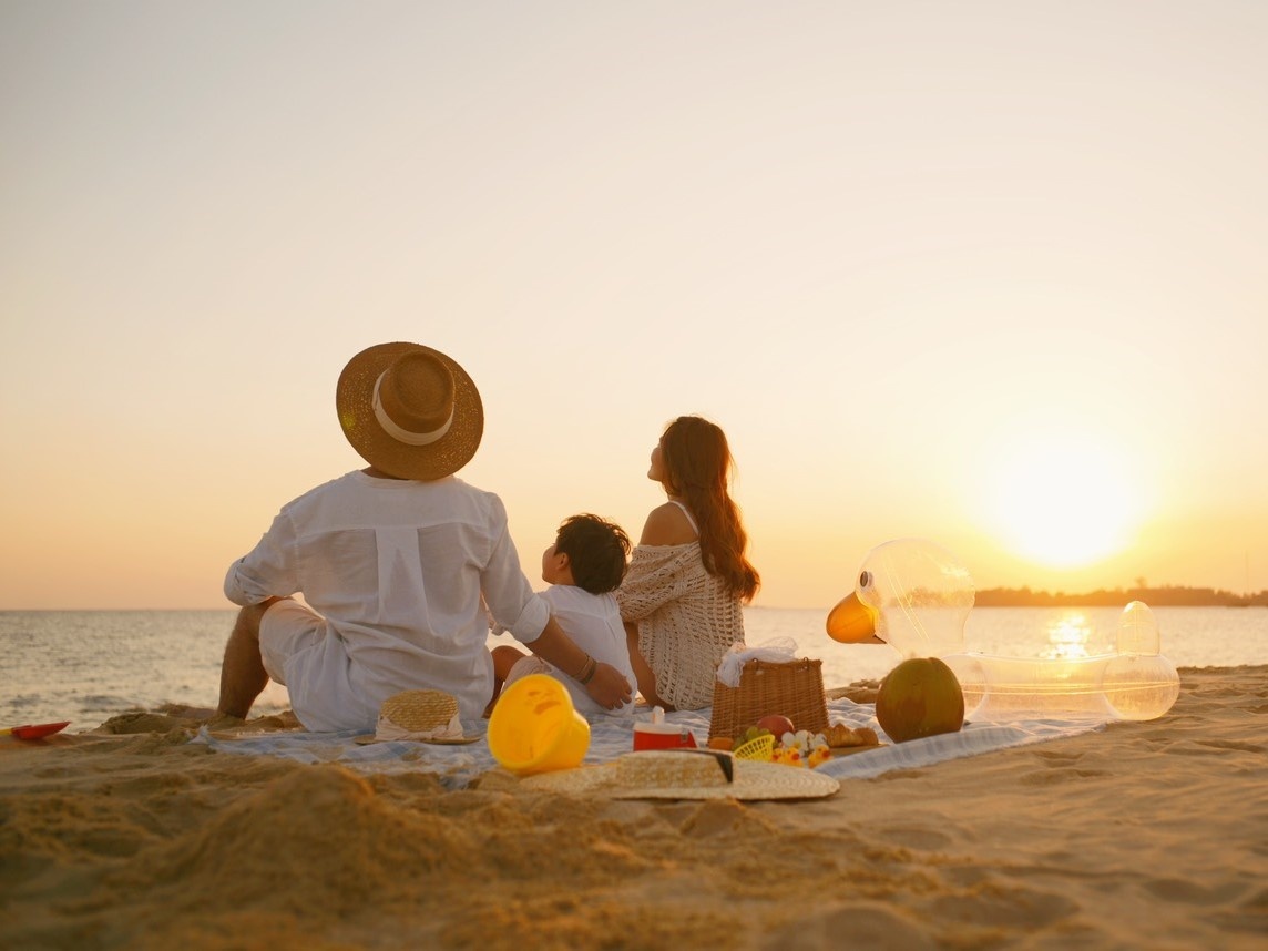 Vo chong nghi viec mot thang dua con di xuyen Viet anh 5